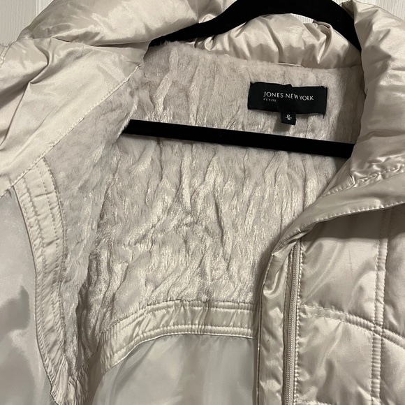 Jones New York Ladies Winter Coat Size Small - Picture 4 of 7